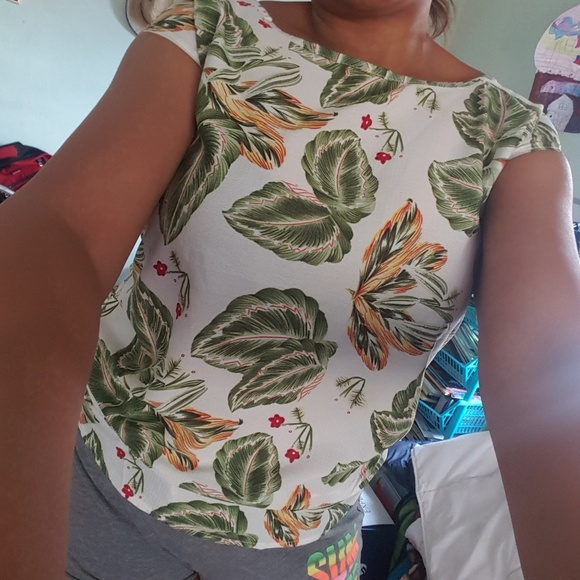 Lightweight floral top - Picture 5 of 5